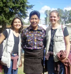 A photo of Carlos Guarquez acompanied by volunteers Helen (UK) and Estefania (Colombia)