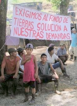 Residents of the community "la Mocca" protesting by the side of the road.